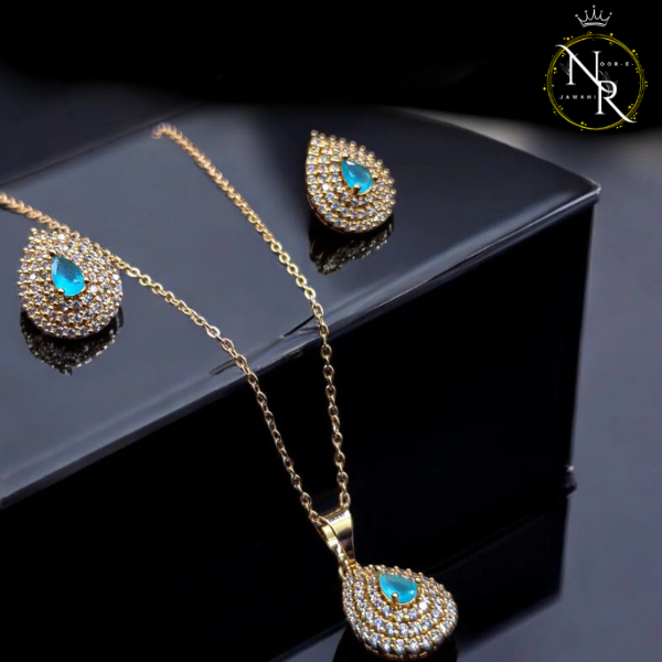 Elira – Locket 3